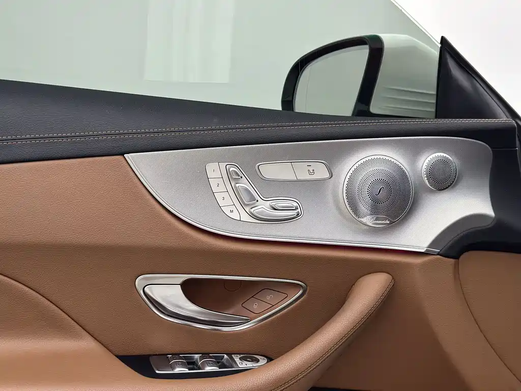 Mercedes-Benz E-Class 2017 — фото 15
