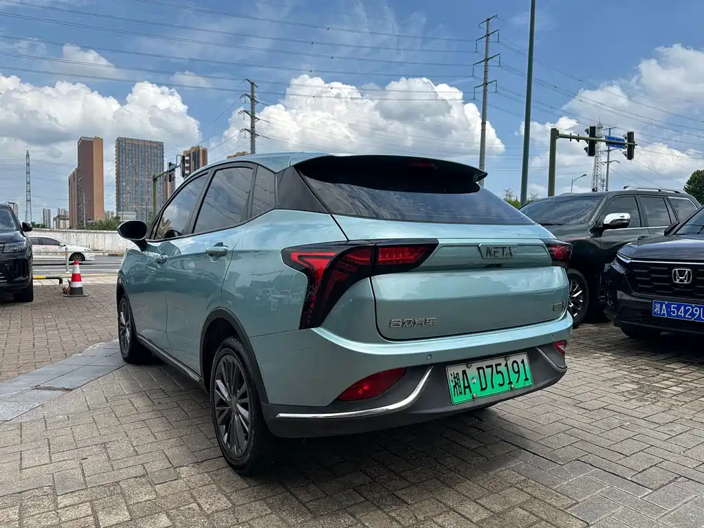 Neta V 2022
