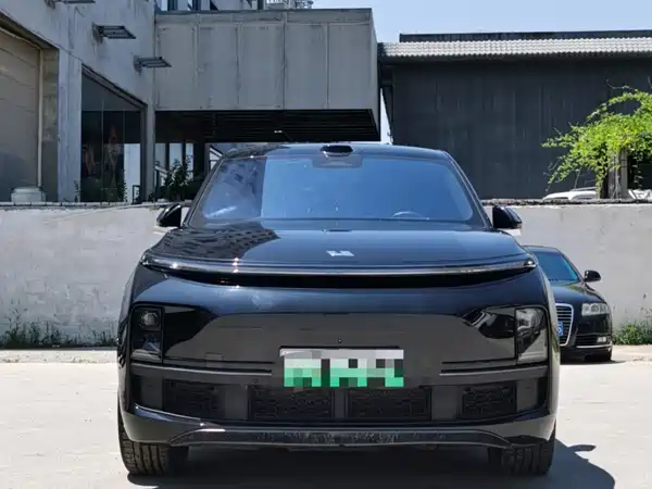 Li Auto L8 2025