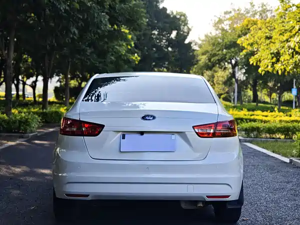 Ford Escort 2015