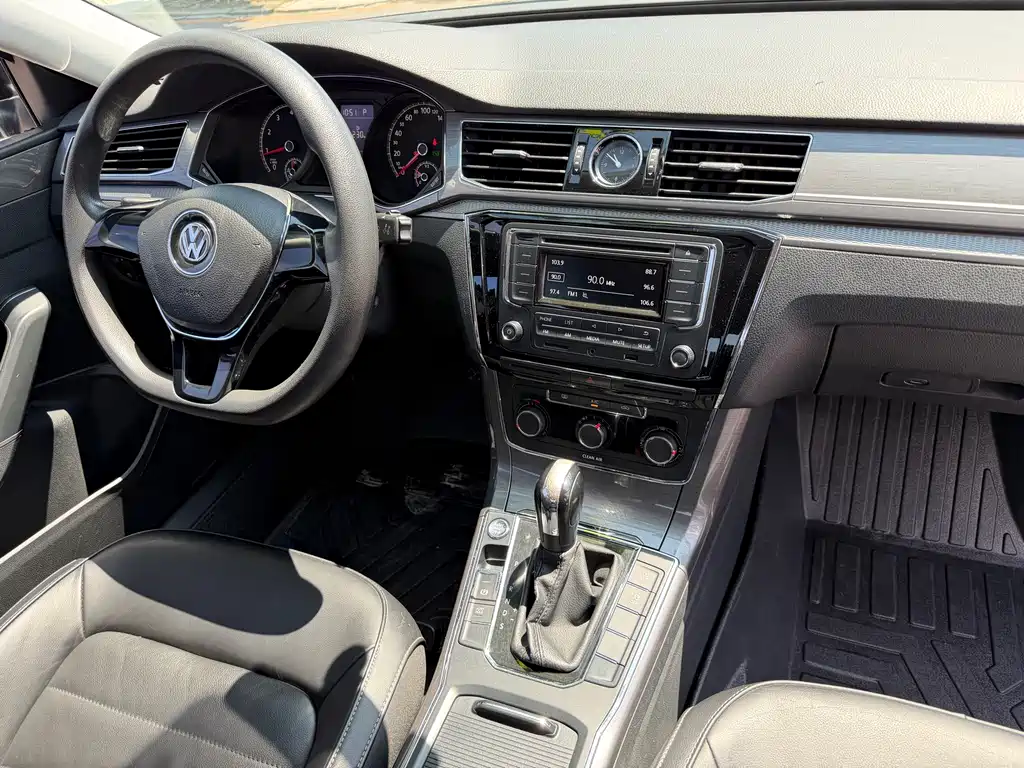 Volkswagen Passat 2018 — фото 10