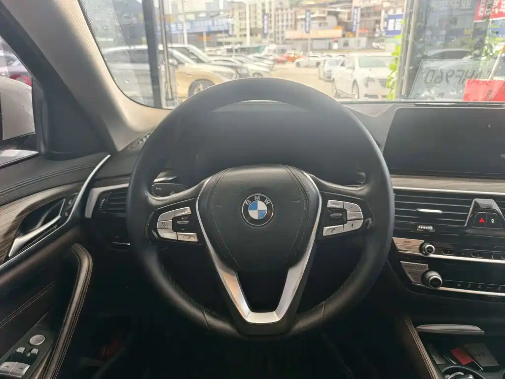 BMW 5 Series New Energy 2019 — фото 14