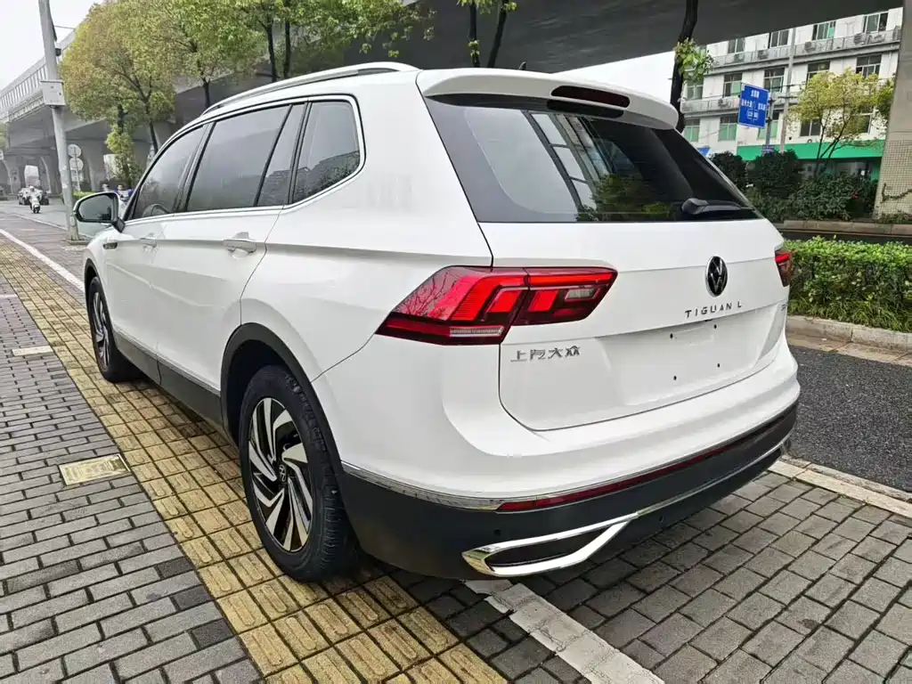 Volkswagen Tiguan L 2022 — фото 8