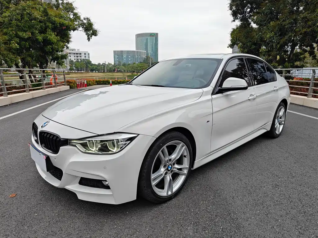 BMW 3 Series 2019 — фото 1