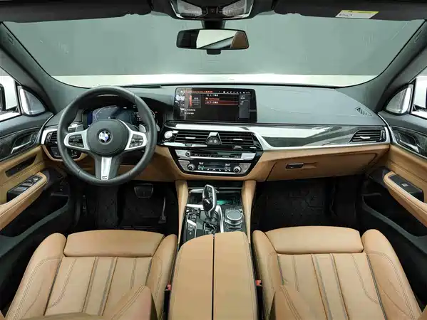 BMW 6 Series GT 2025