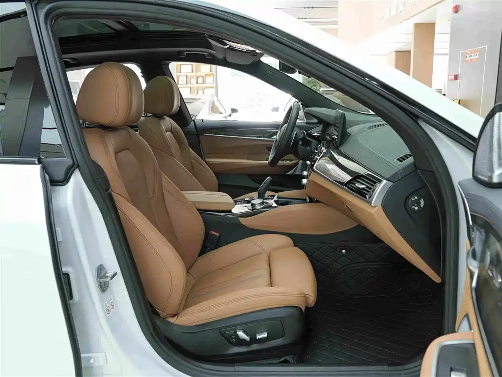 BMW 6 Series GT 2025 — фото 12