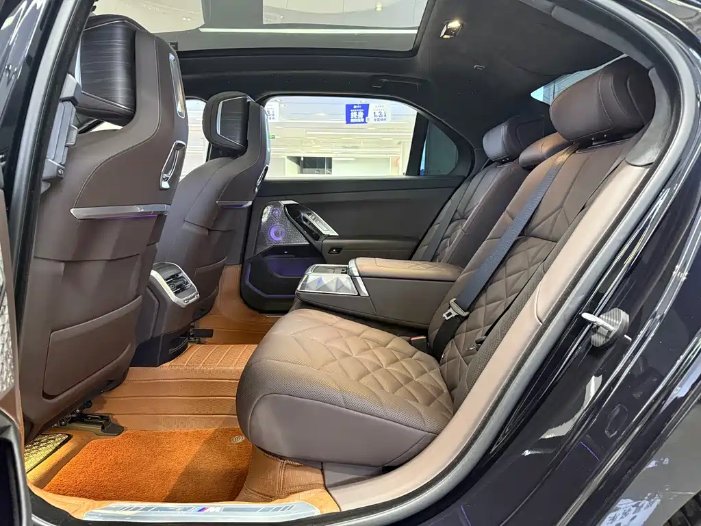 BMW 7 Series 2023 — фото 10