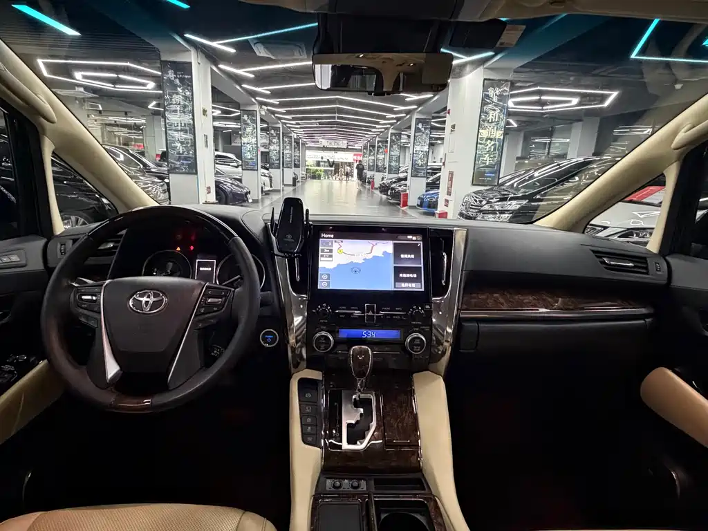 Toyota Alphard 2022