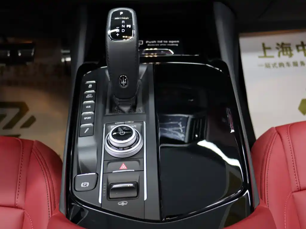 Maserati Levante 2023 — фото 11