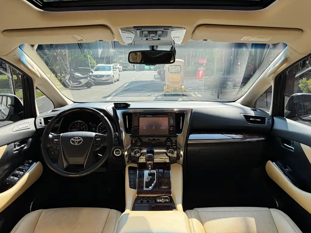 Toyota Alphard 2019 — фото 15