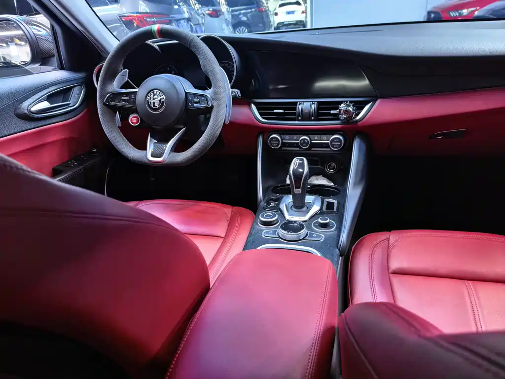 Alfa Romeo Giulia 2020 — фото 7