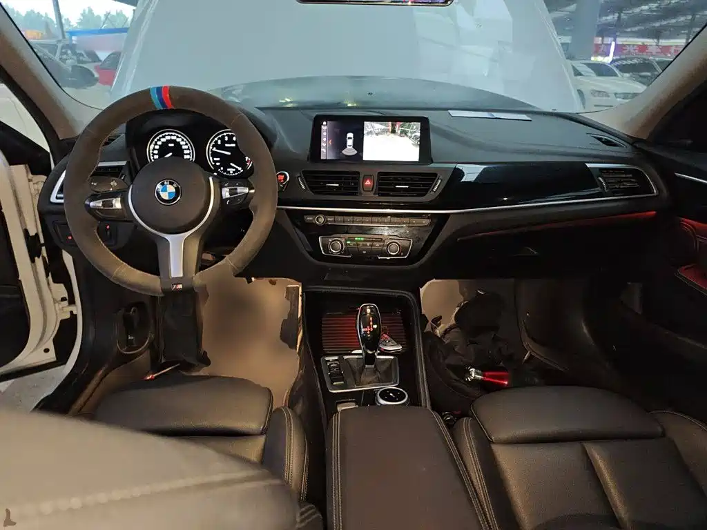 BMW 1 Series 2019 — фото 12