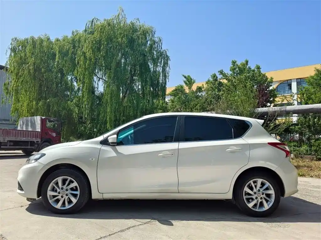 Nissan Tiida 2018 — фото 4