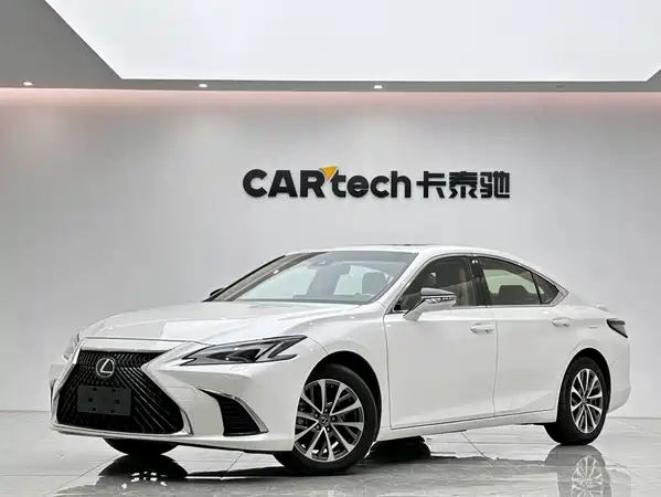 Lexus ES 2025