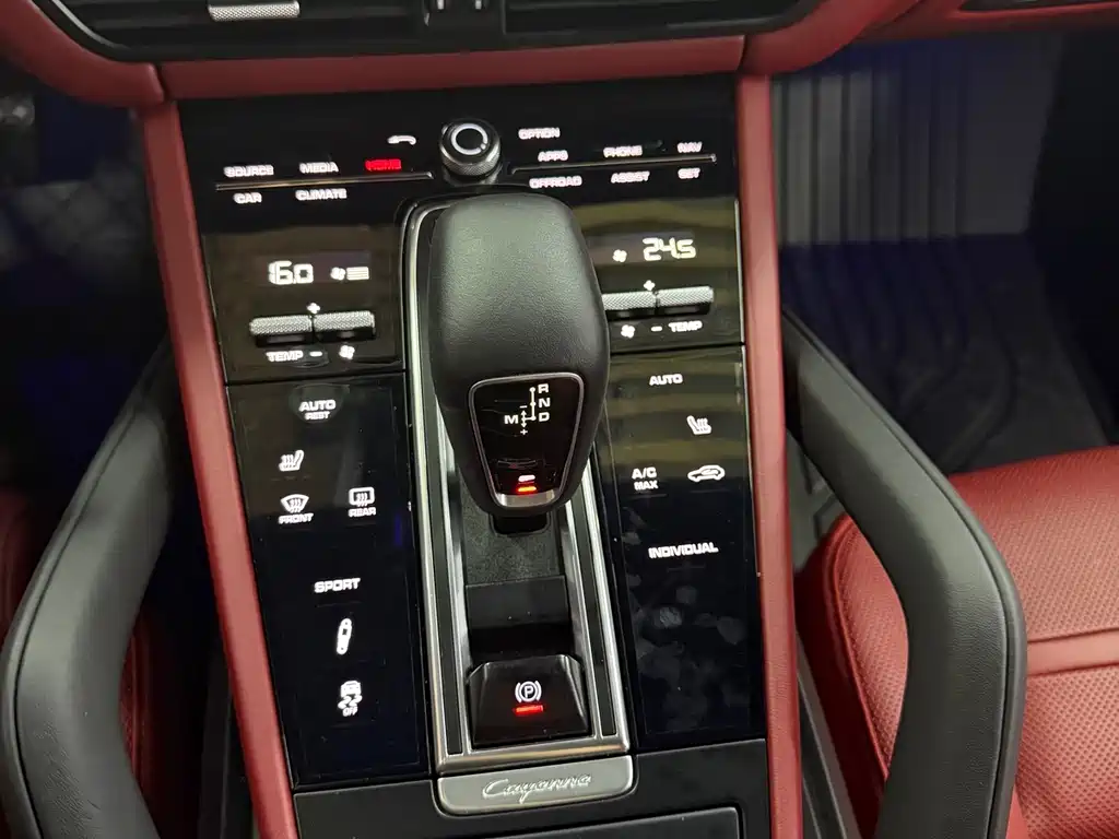 Porsche Cayenne 2019 — фото 13