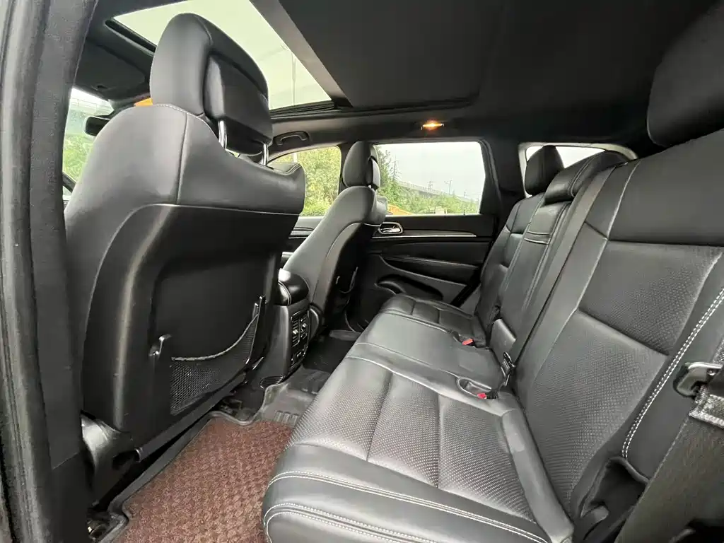 Jeep Grand Cherokee 2013 — фото 6