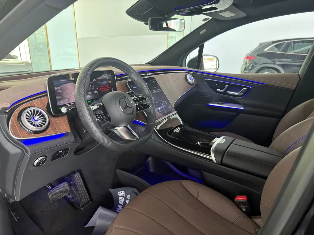 Mercedes-Benz EQE SUV 2025 — фото 10