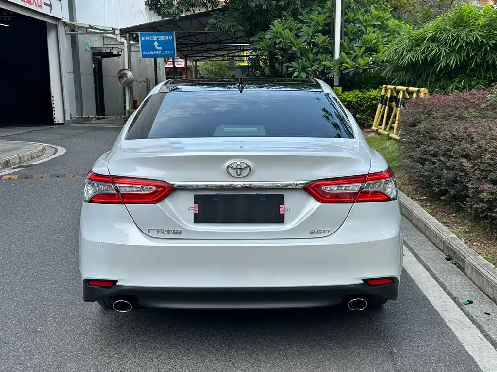 Toyota Camry 2022 — фото 8