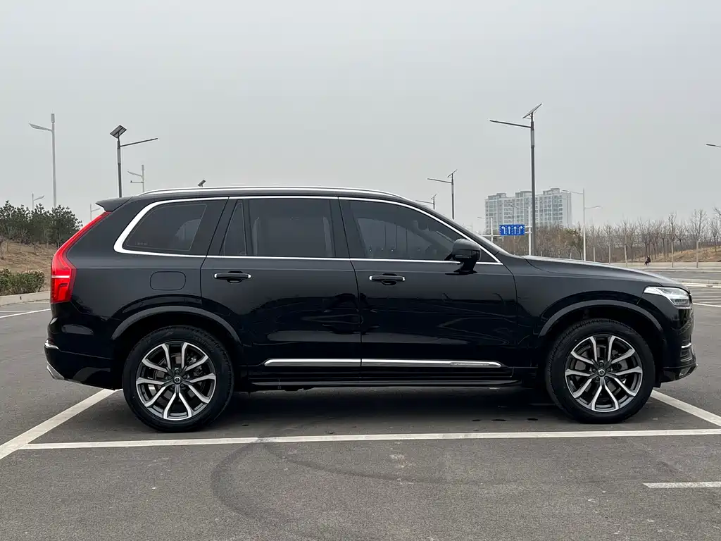 Volvo XC90 2019 — фото 17