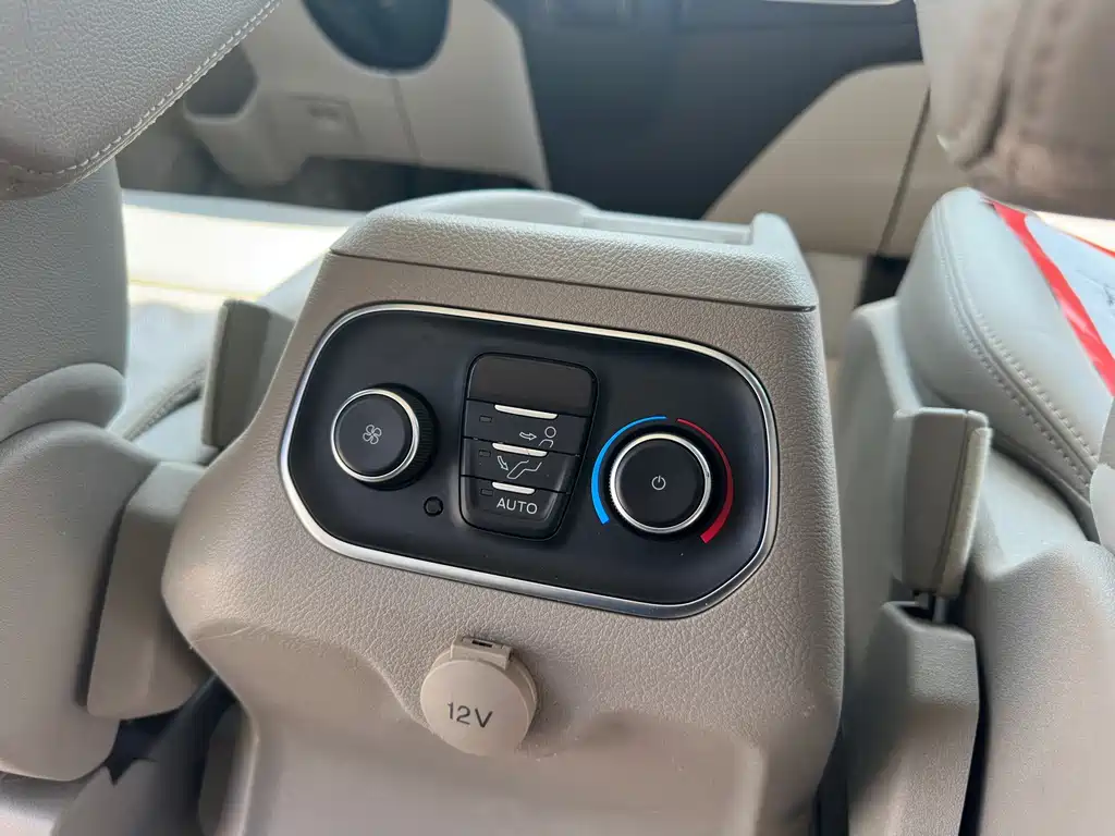 Ford Tourneo 2016 — фото 21