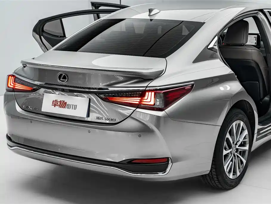 Lexus ES 2023 — фото 40