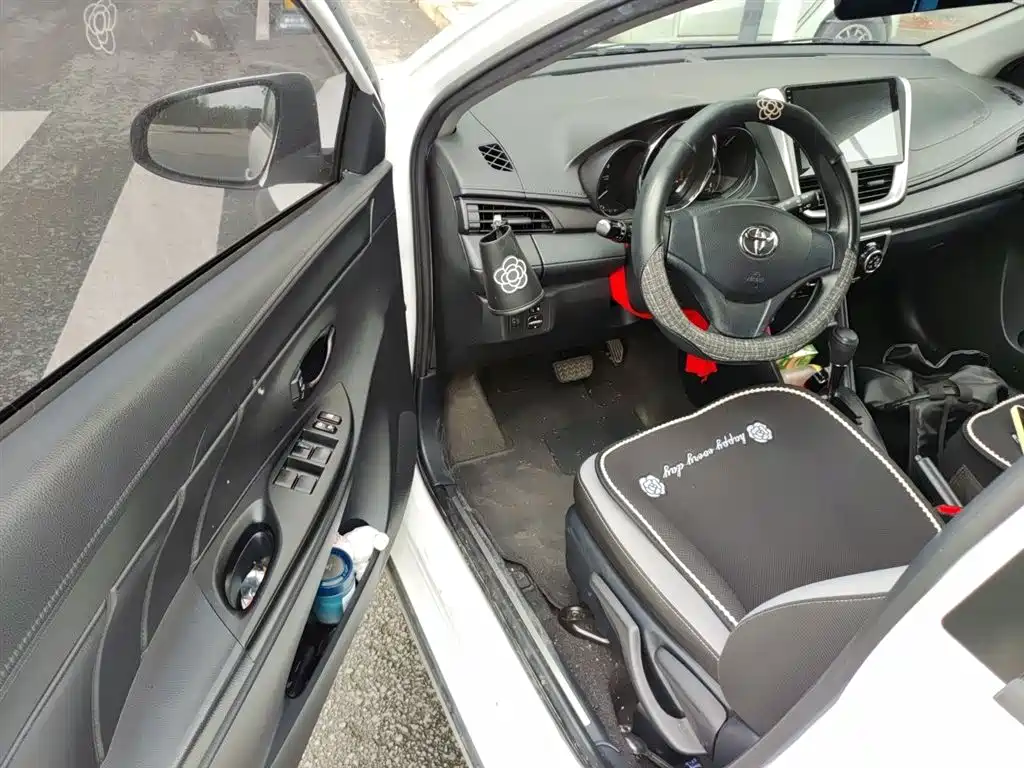 Toyota Yaris L 2020 — фото 14