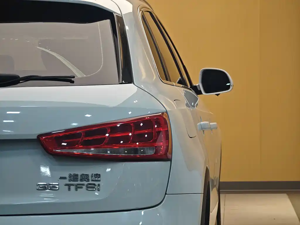 Audi Q3 2015 — фото 27
