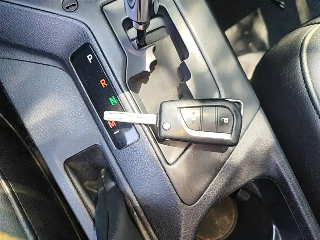 Toyota RAV4 2019 — фото 9