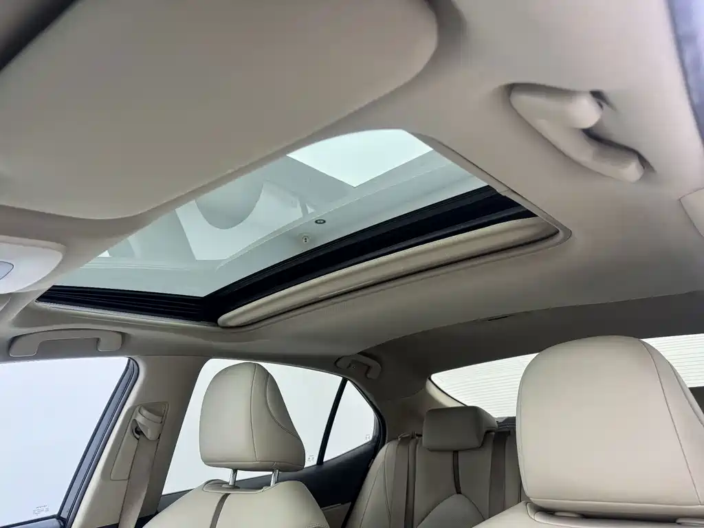 Toyota Camry 2020 — фото 14