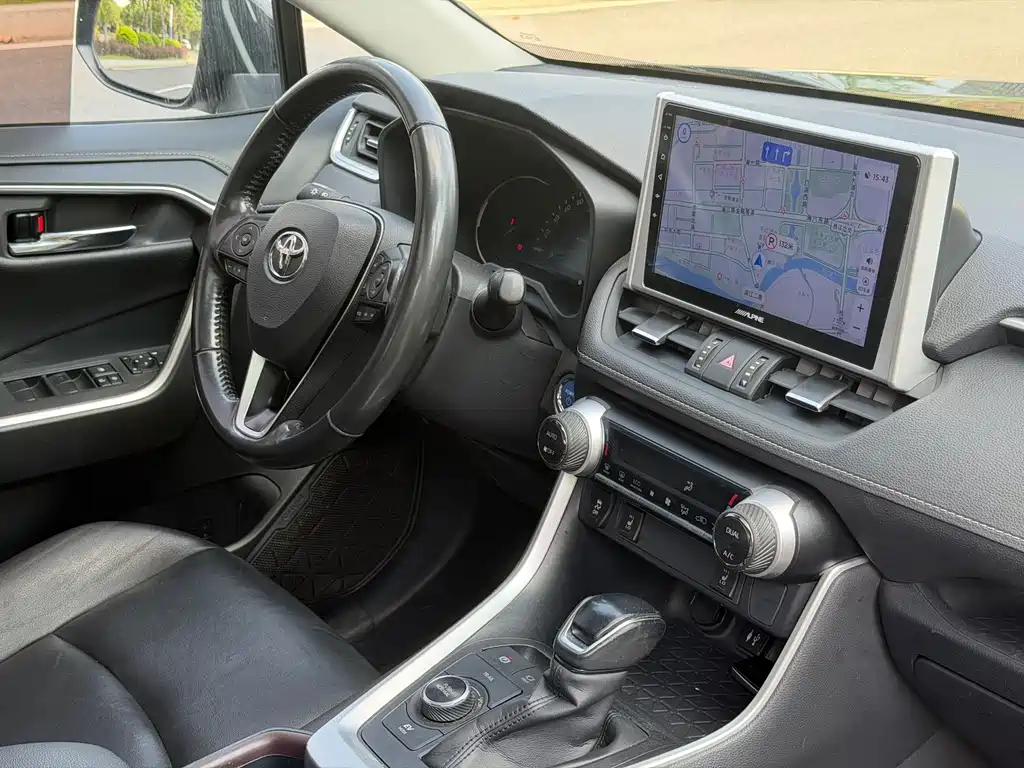 Toyota RAV4 2021 — фото 15