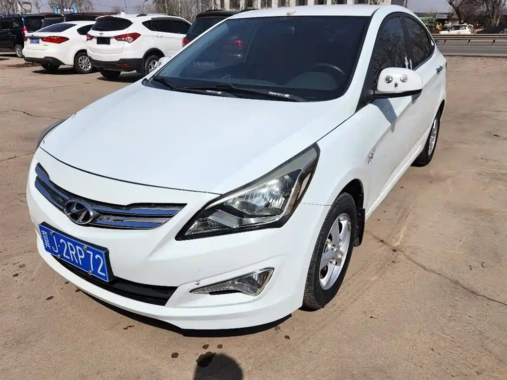 Hyundai Verna 2015 — фото 1