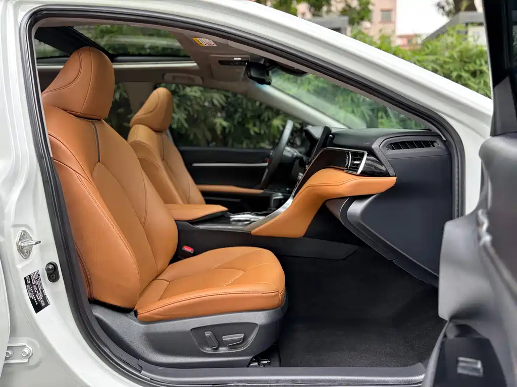 Toyota Camry 2022 — фото 10