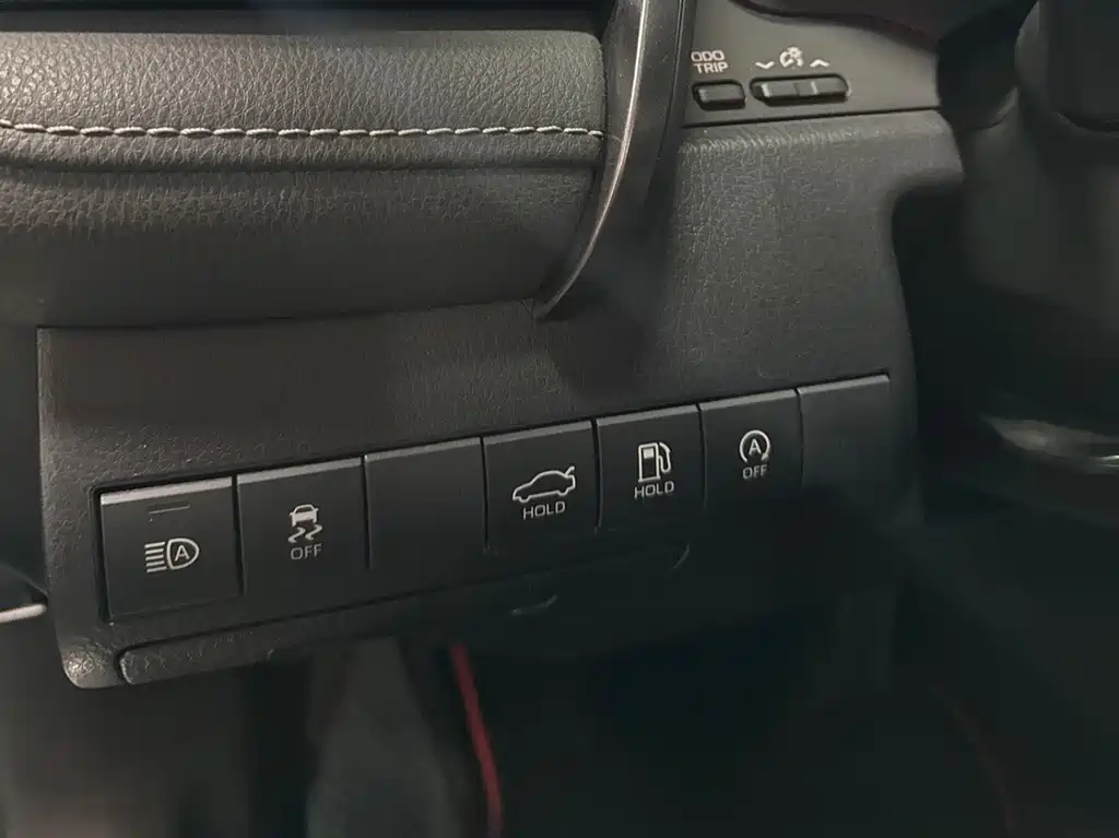 Toyota Camry 2021 — фото 18