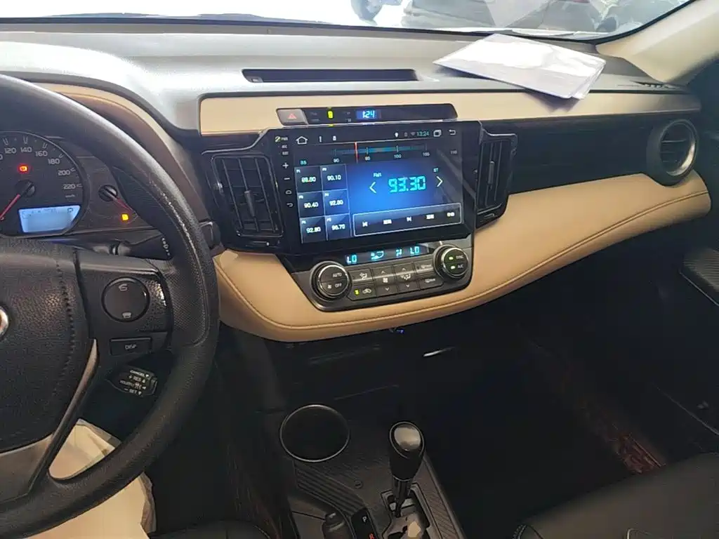 Toyota RAV4 2016 — фото 10