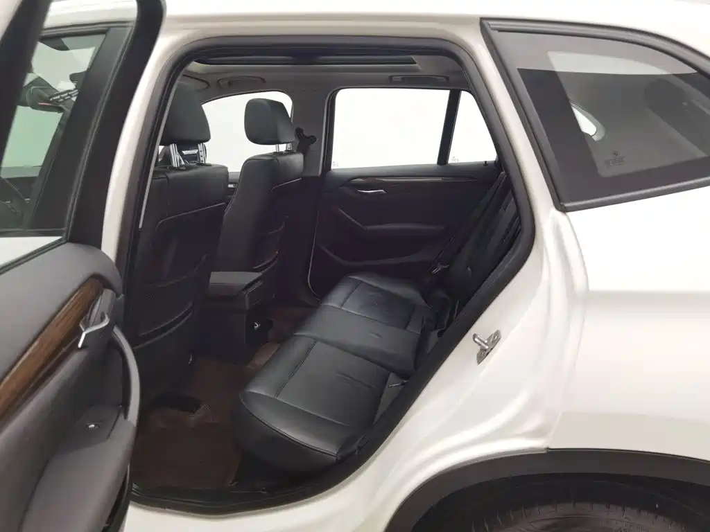 BMW X1 2012 — фото 15