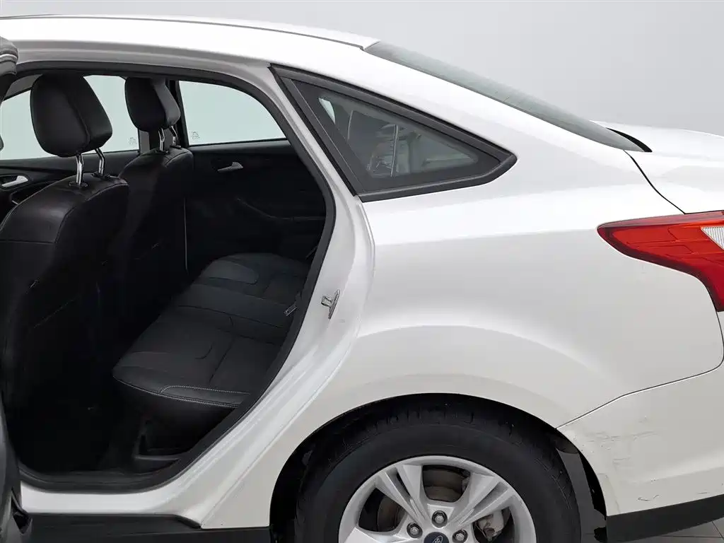 Ford Focus 2014 — фото 15