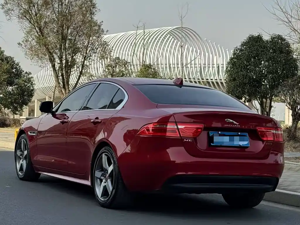Jaguar XE 2016 — фото 4