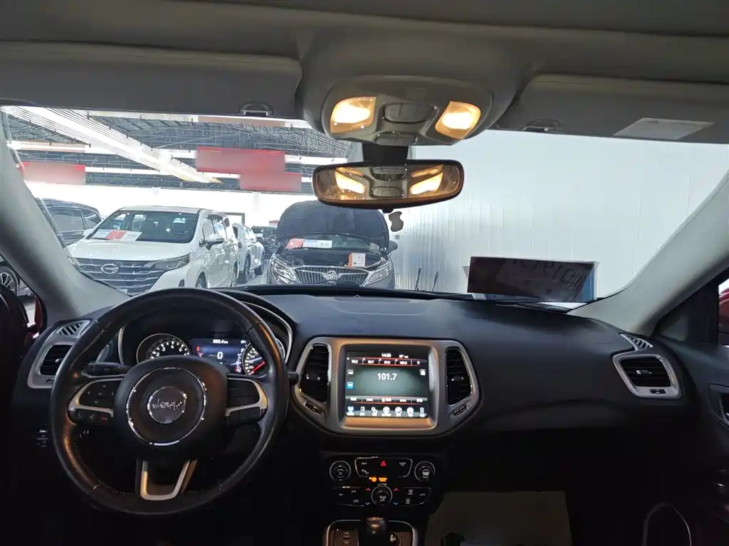 Jeep Compass 2017 — фото 10