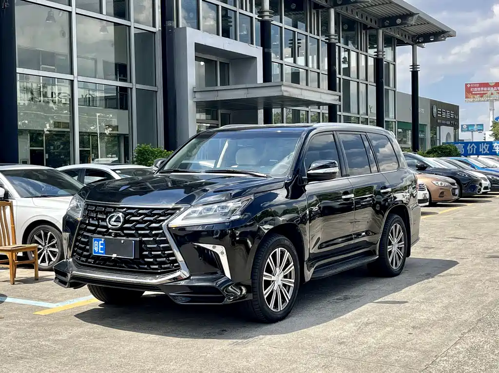 Lexus LX 2011