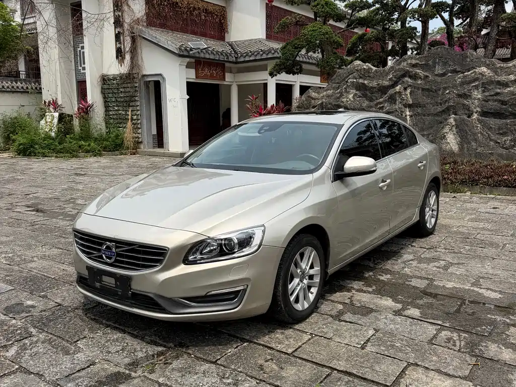 Volvo S60 2017 — фото 1