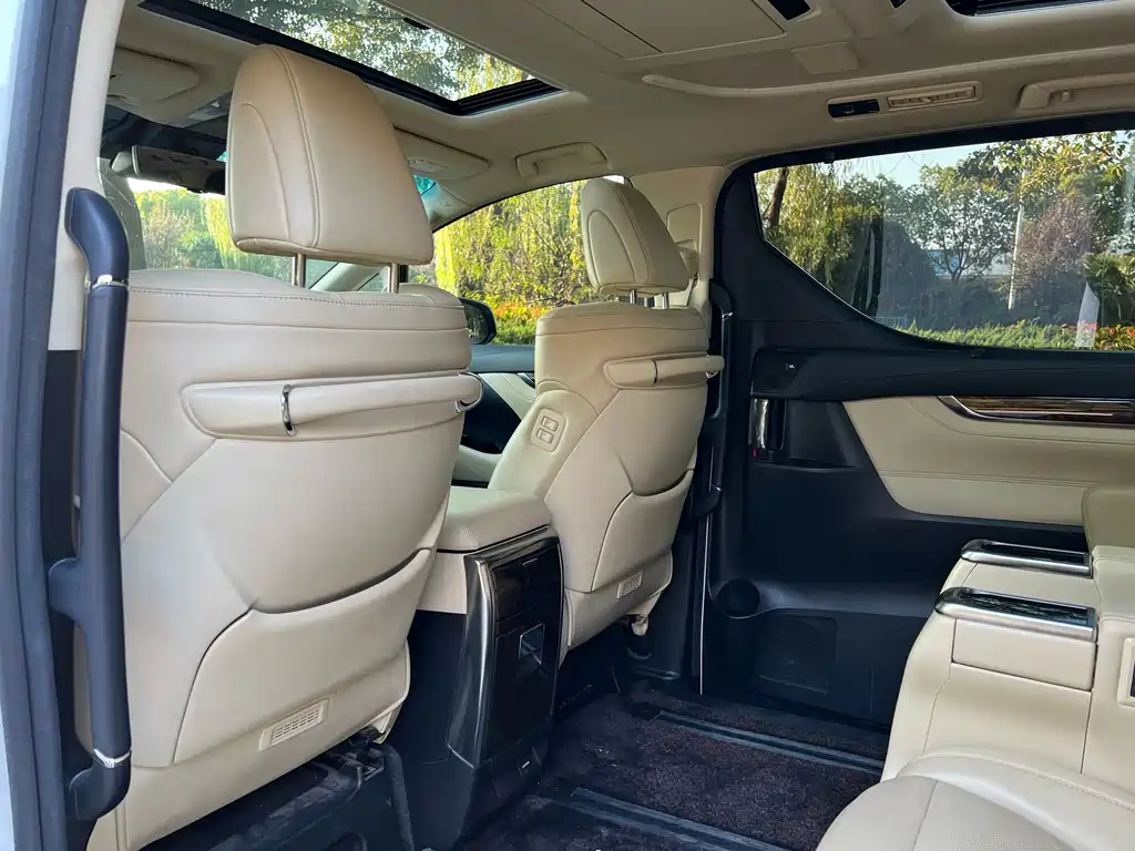 Toyota Alphard 2021 — фото 13