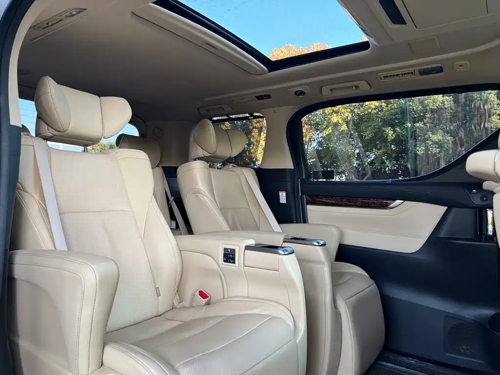 Toyota Alphard 2021 — фото 17