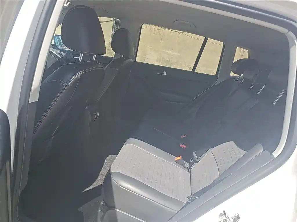 Volkswagen Tiguan 2019 — фото 17