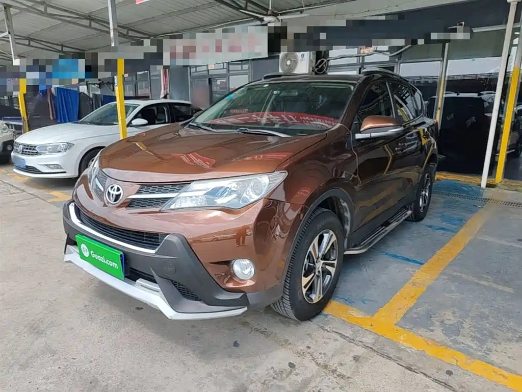Toyota RAV4 2015 — фото 1