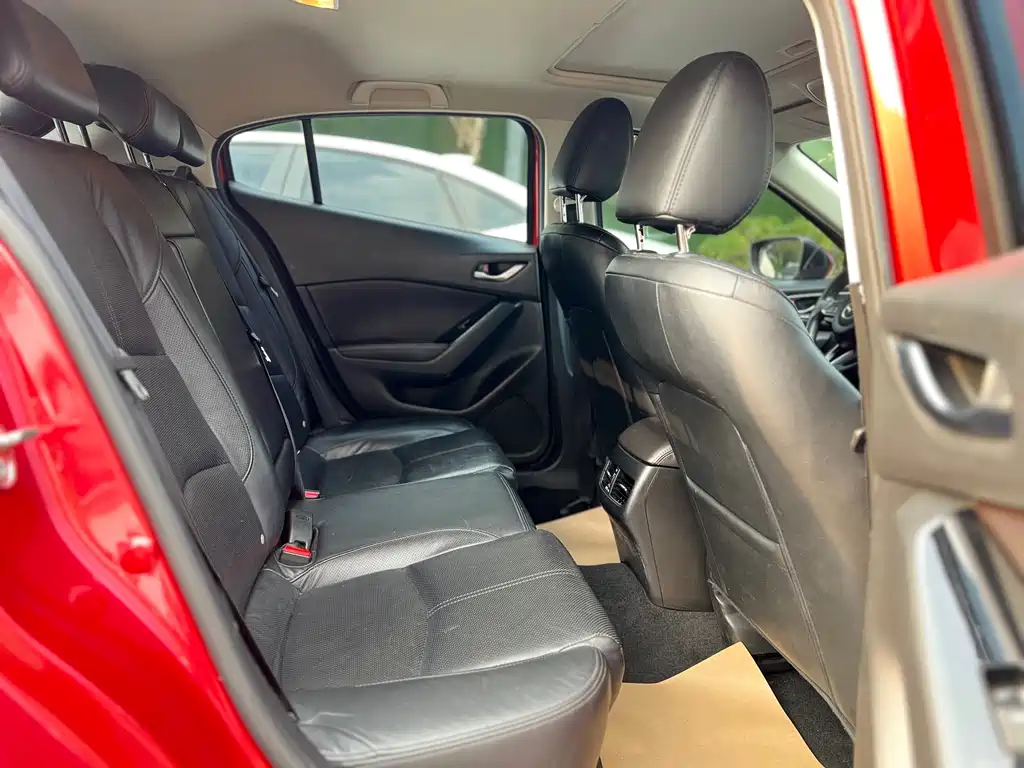 Mazda 3 Axela 2018 — фото 11