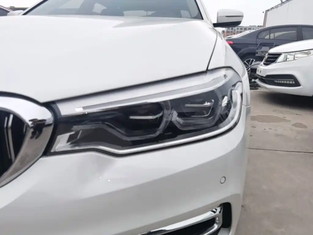 BMW 5 Series 2019 — фото 18