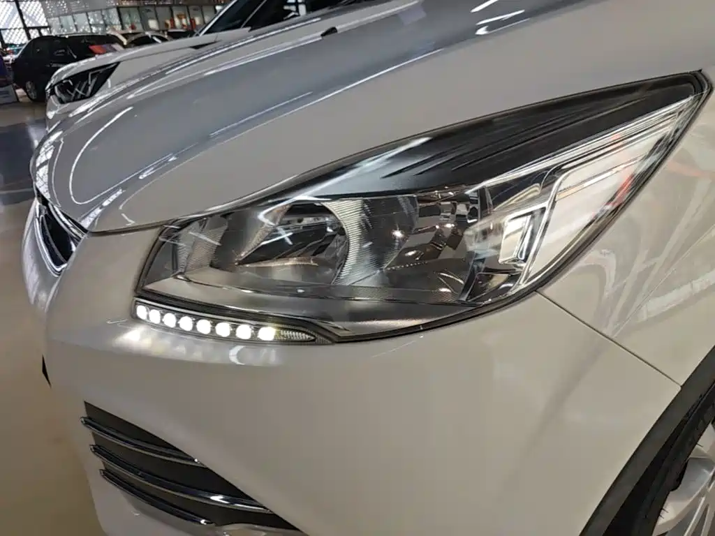 Ford Kuga 2016 — фото 24