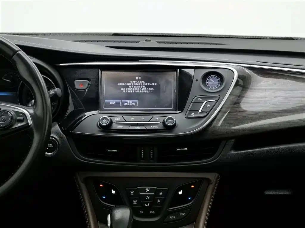 Buick Envision Plus 2017 — фото 12