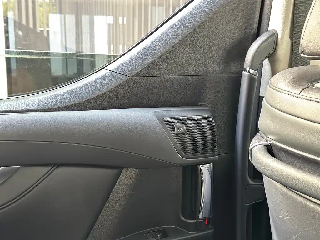 Toyota Vellfire 2022 — фото 15
