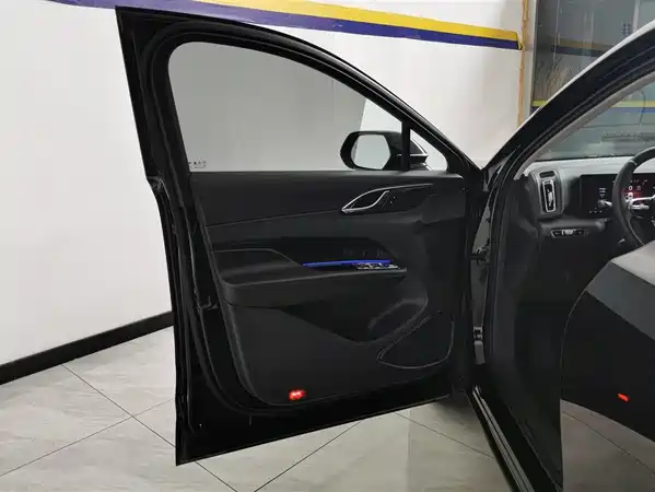 Hongqi HS3 2024
